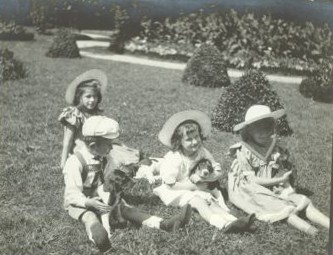 Libejic 1908- Marie, Heinrich, Eleonore & Sophie Schwarzenberg