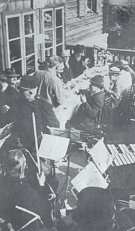 Adolph Schwarzenberg celebrating his 40th birthday in 1930 at Kleti.