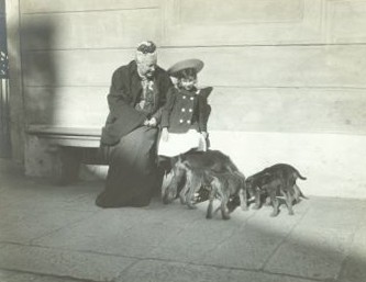 Eleonore Schwarzenberg (sister of Heinrich) with her grandmother Ida, nee Liechtenstein, at Trebon