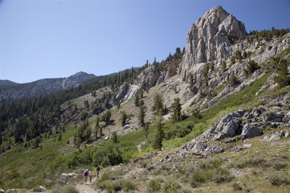 mammoth rock trail system hiking, rock formations