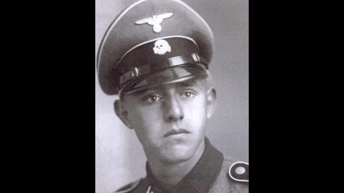 Gerhard Sommer, 94 ans, échappe au procèsCet ancien SS a été condamné en juin 2005 à la prison à perpétuité par le tribunal militaire de La Spezia. Il a été déclaré coupable dans le massacre de 560 civils italiens, commis le 12 août 1944. En mai 2015, il a été déclaré inapte à être jugé par le parquet allemand, pour cause de démence.